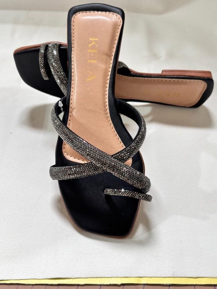 Rasteira premium gold black cristal
